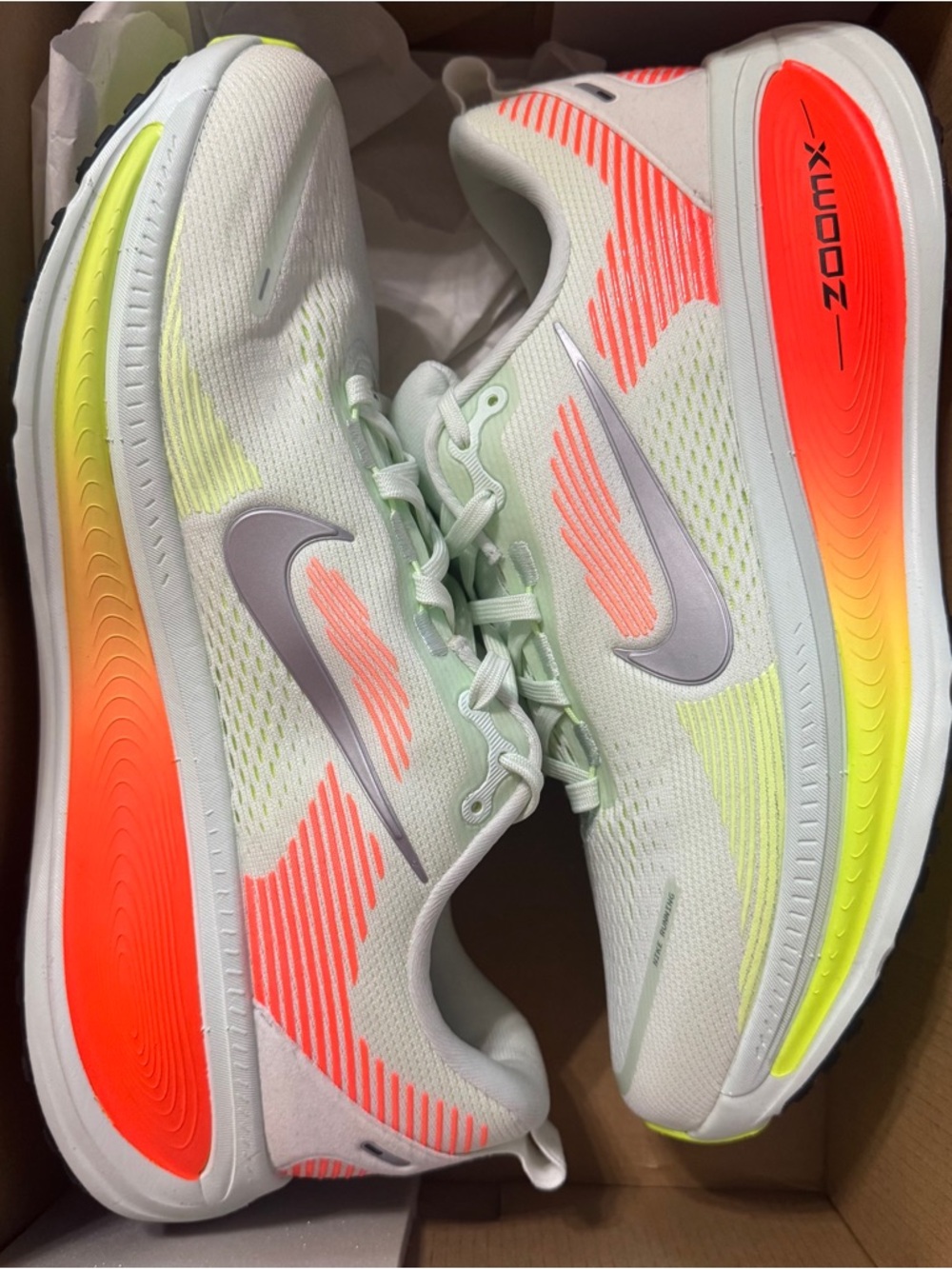 Brand new!! Nike Vomero 18 shoes size 11